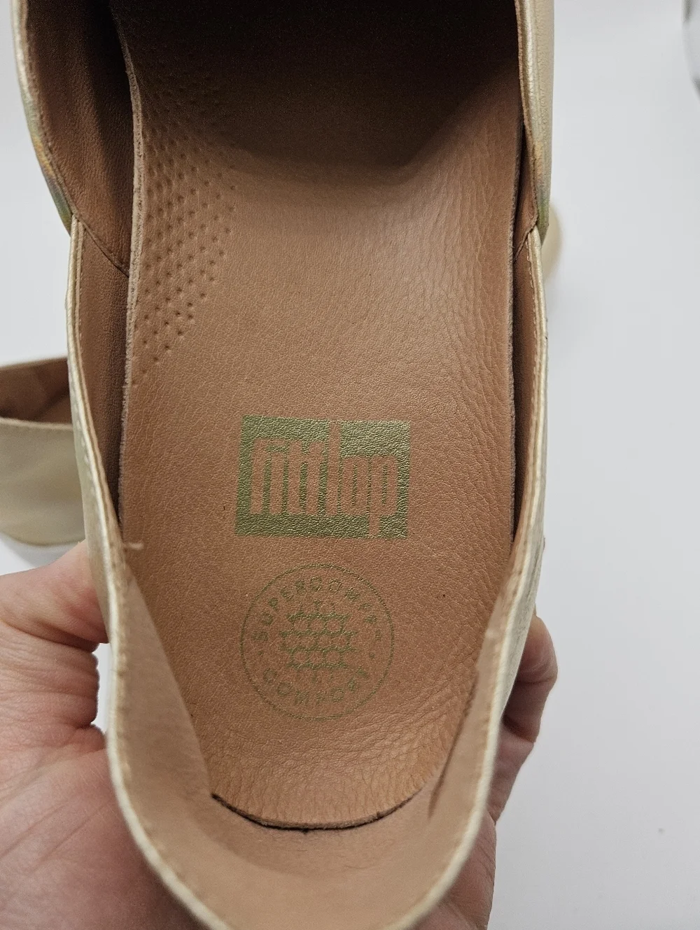 Fitflop Superskate leather tassel loafers gold with rainbow iridescence size 8.5